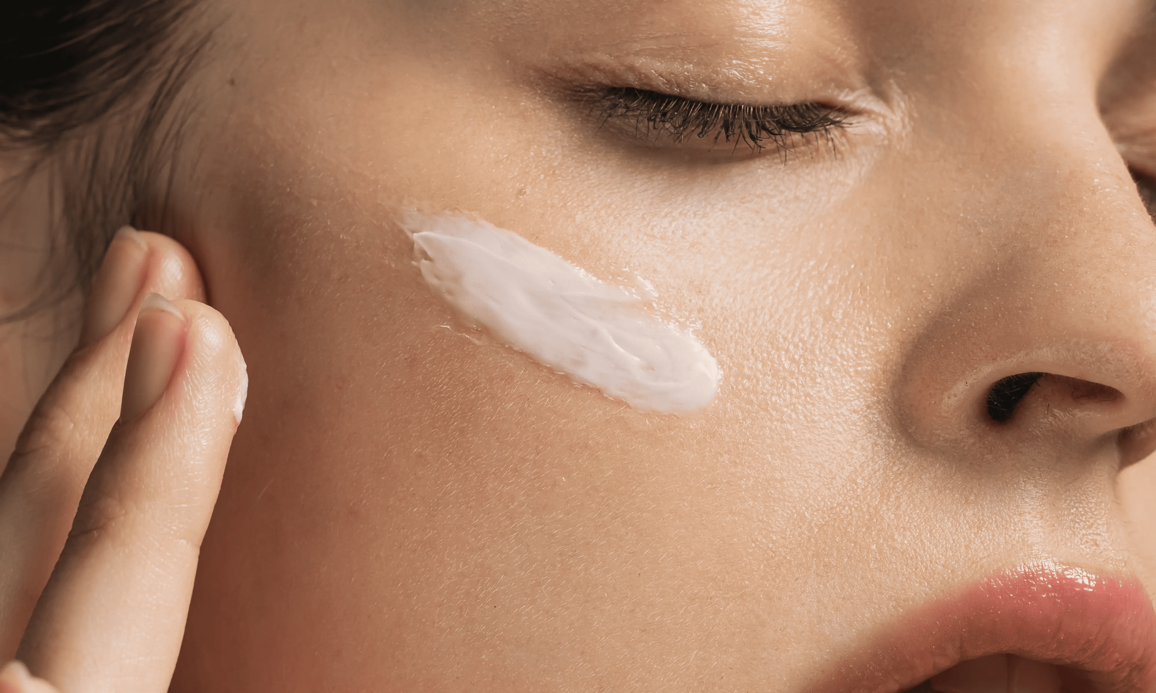 Winter Skin SOS: Why Hydration is Your Skin’s Best Friend This Season - Chris&Alley®