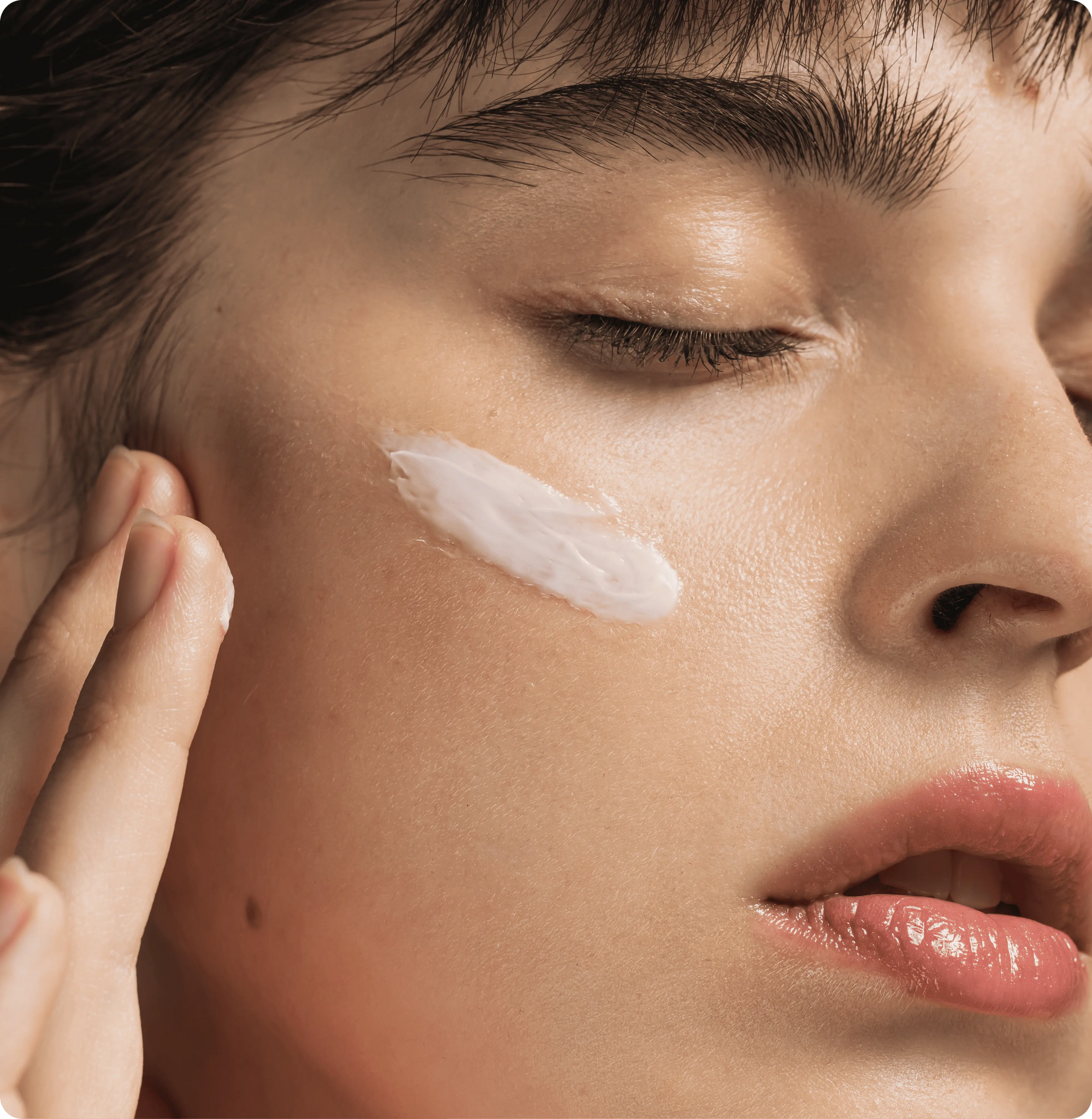 Winter Skin SOS: Why Hydration is Your Skin’s Best Friend This Season