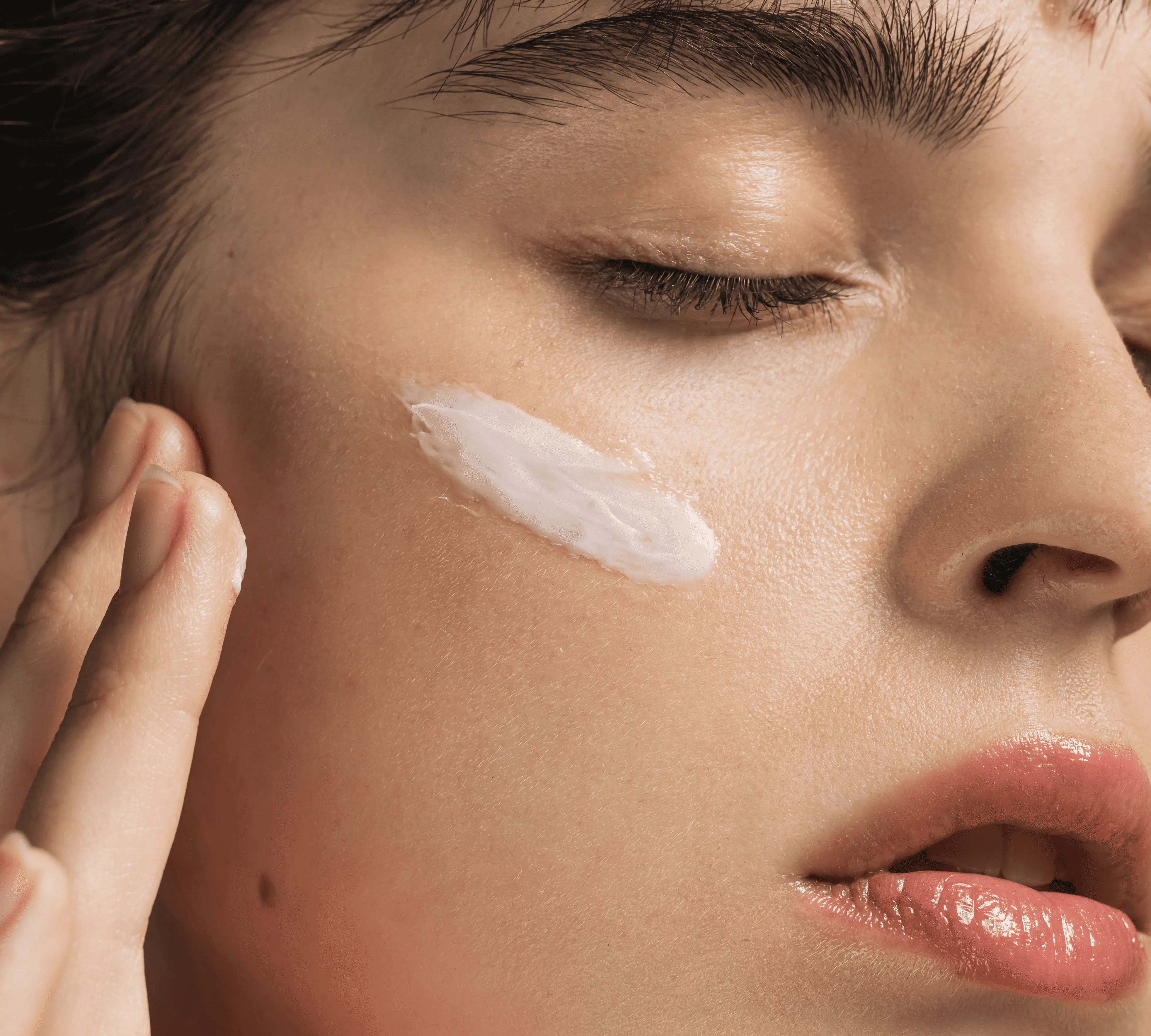 Winter Skin SOS: Why Hydration is Your Skin’s Best Friend This Season - Chris&Alley®