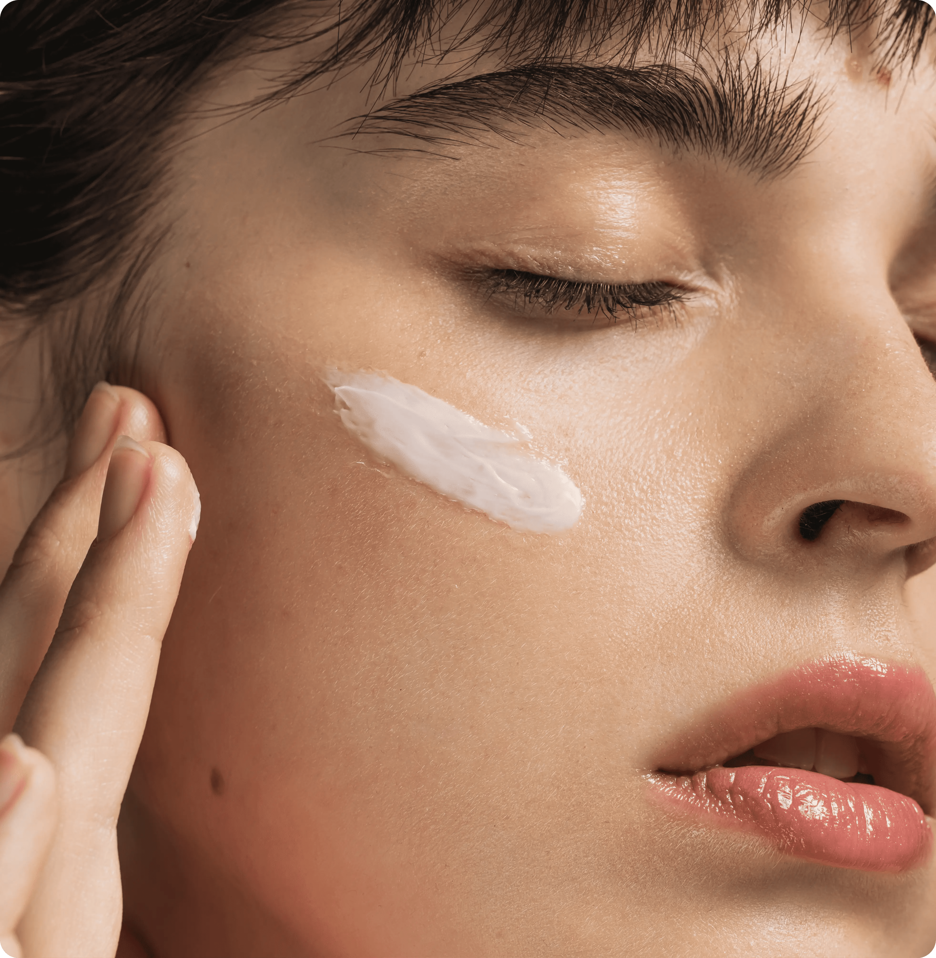 Winter Skin SOS: Why Hydration is Your Skin’s Best Friend This Season - Chris&Alley®